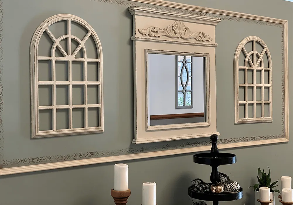 Momswood showroom duvarı, pencere çerçeveleri ve ayna